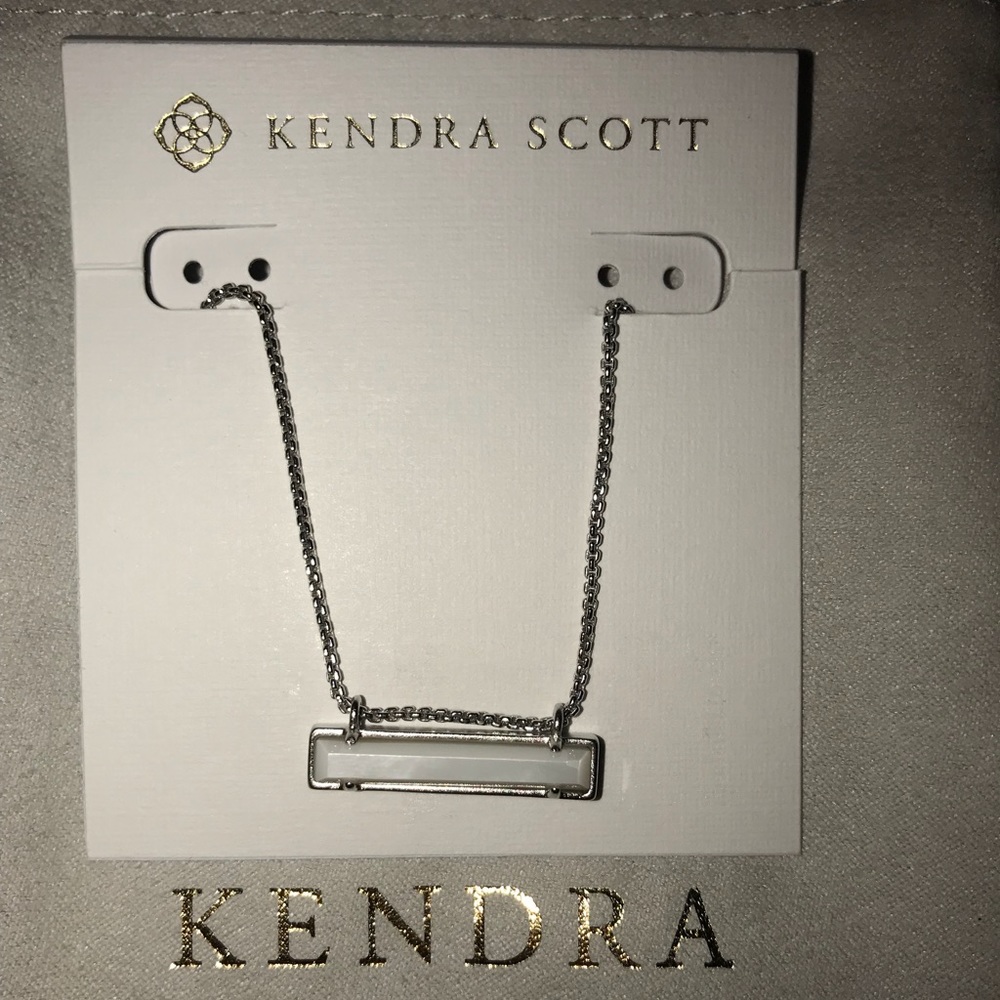 Leanor Silver Pendant Necklace